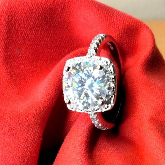 Moissanite🥰 lab grown 2 carat diamond round cushion paved Halo engagement ring - Picture 3 of 14